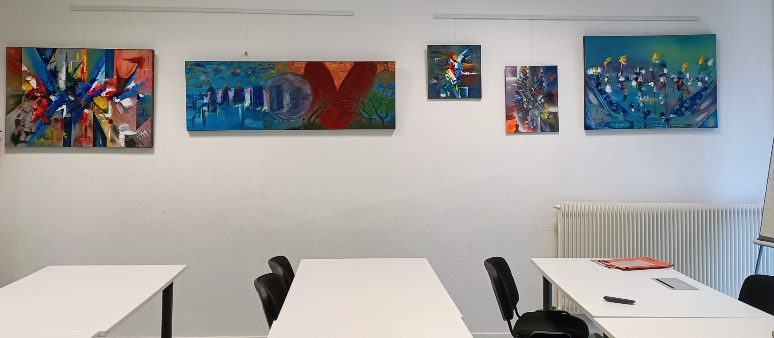 Exposition dans les bureau de Kanopii, des peintures abstraites de l'artiste peintre Florence Haverlant