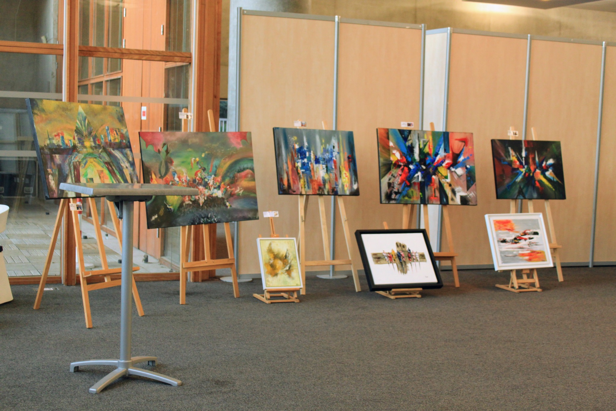 Exposition de peintures abstraites par Florence Haverlant au centre de Congrès Pierre Baudis de Toulouse