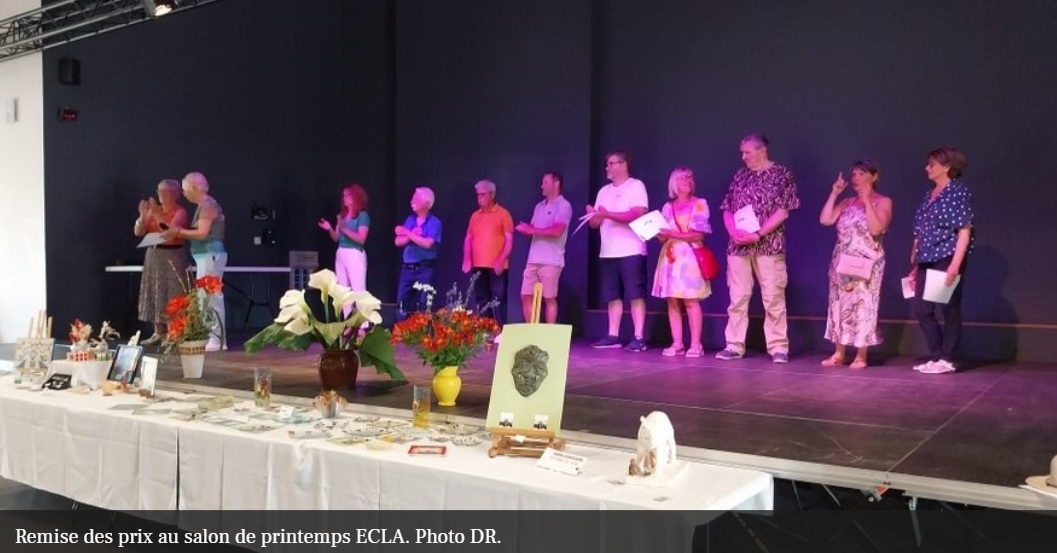 Remise des prix au salon de printemps de l'association ECLA pour l'artiste peintre Florence Haverlant